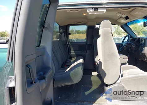 2003 Chevrolet Silverado 1500 Ls из США, поврежденный, VIN 2GCEK19T331316925